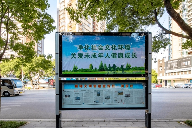 成都广告大香蕉啪啪啪外墙广告灯箱的形式和安装方法