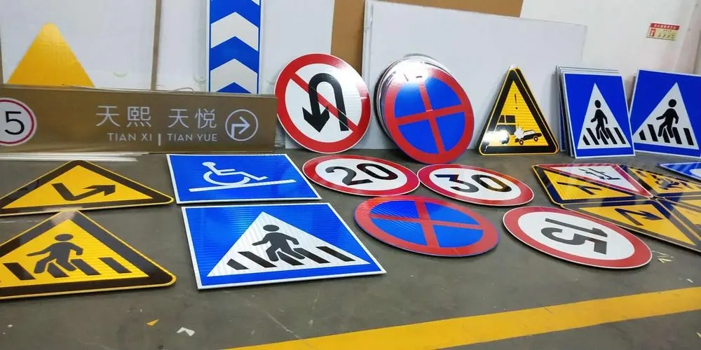 四川广告安装交通指示牌怎么选？