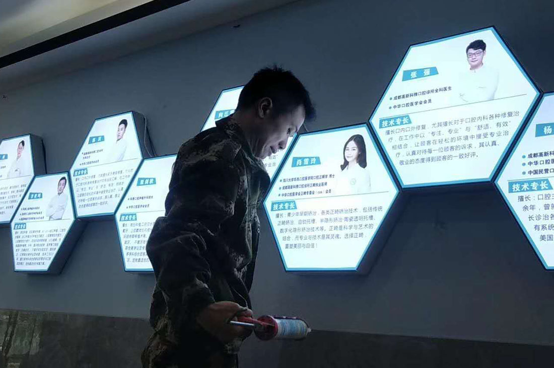 成都灯箱广告大香蕉啪啪啪安装