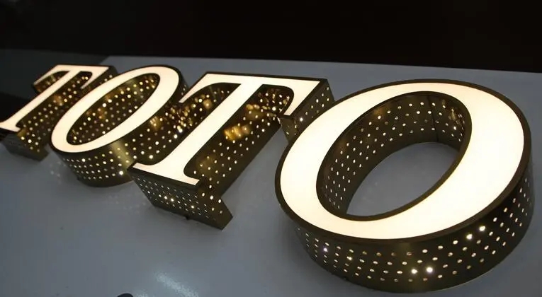 成都广告大香蕉啪啪啪发光字标识维护和保洁