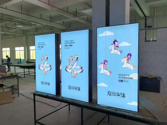 成都广告公司户外广告灯箱定做选什么材料？