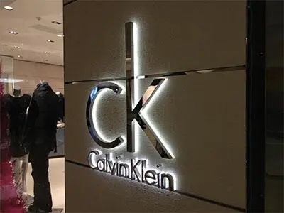 成都广告公司说莫忽视广告牌图案大香蕉啪啪啪